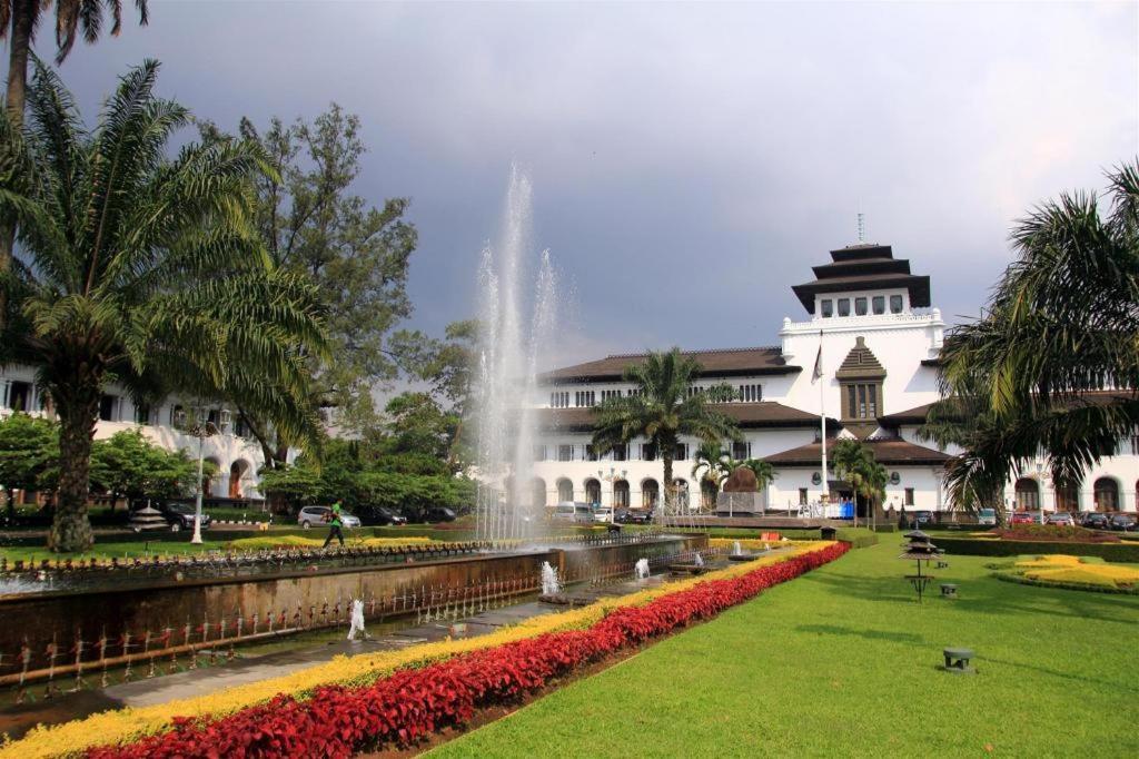 Mine Home Hotel Bandung Bagian luar foto